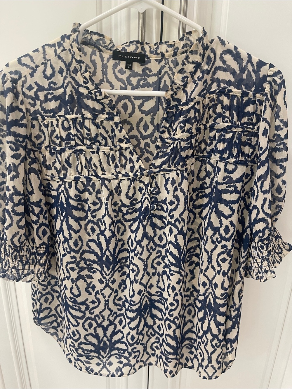 Pleione Puff short Sleeve split neck